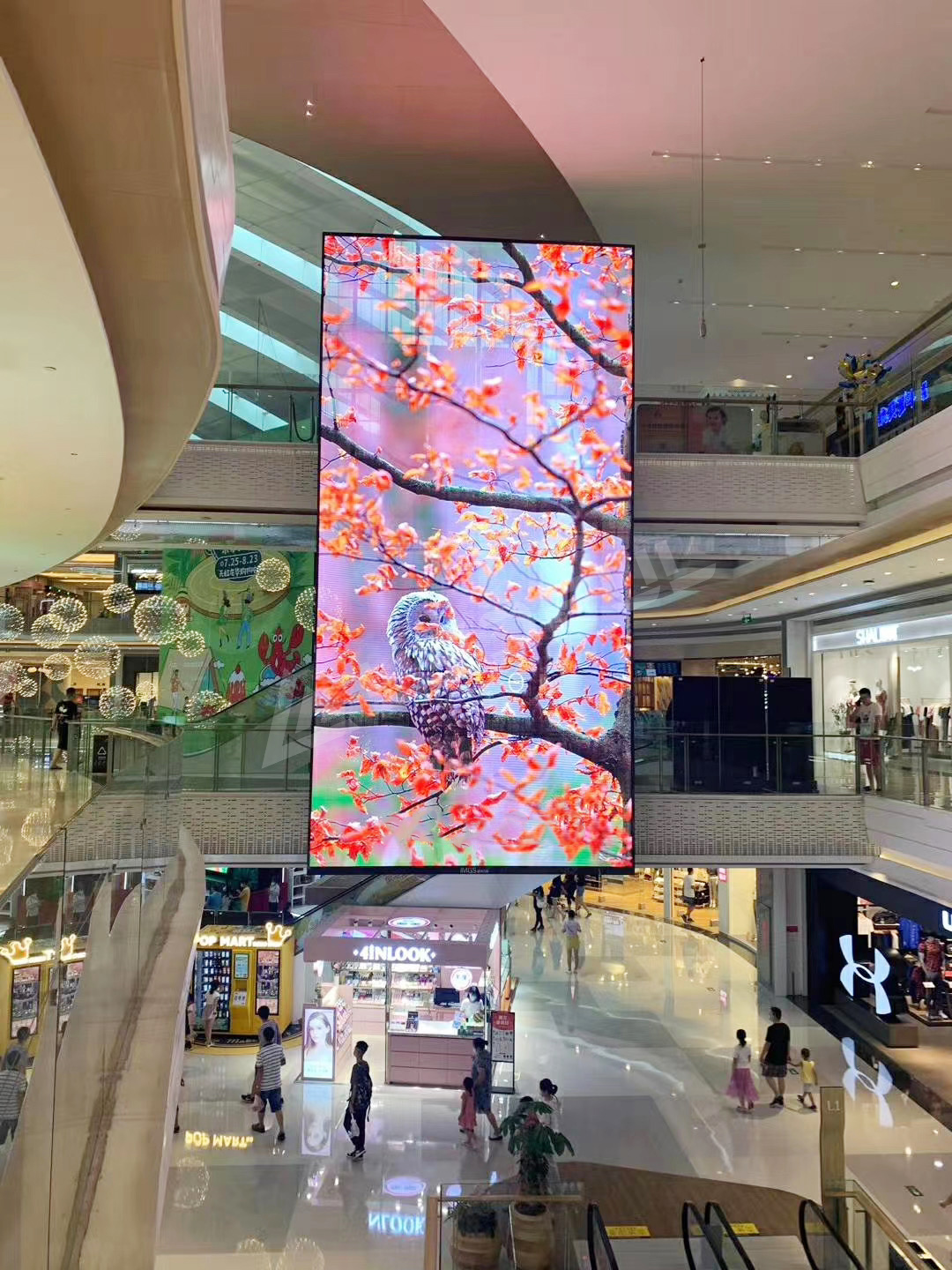 What's the Difference Between the Stage Display and the Conventional Indoor and Outdoor Display