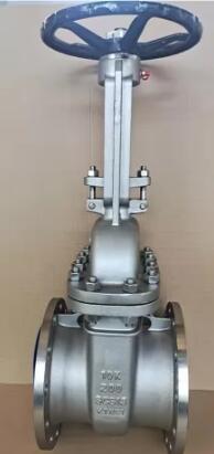 Valve at pipe fitting