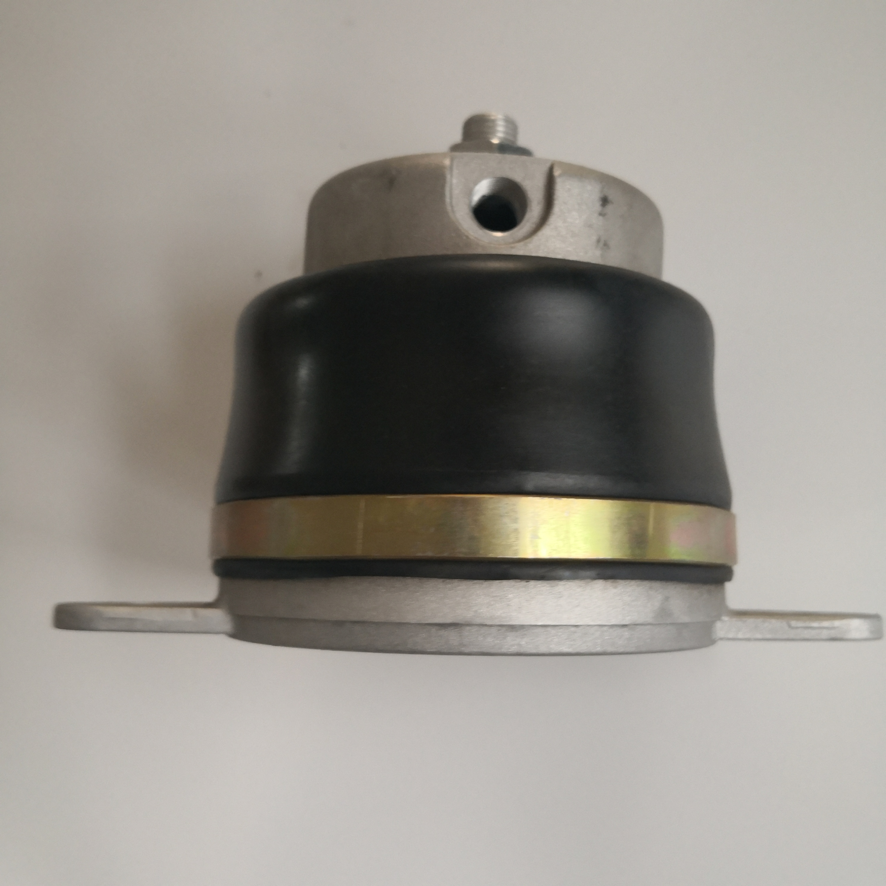 减震器和减震器配件，用于汽车（贸易）