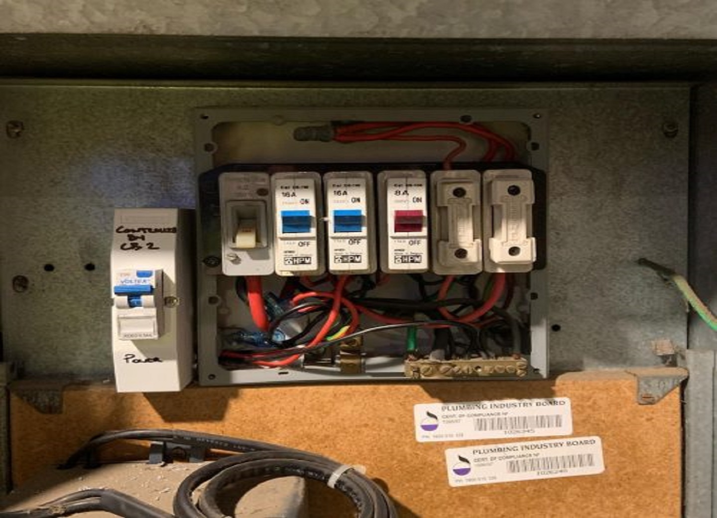 Electrical mga kable trabaho