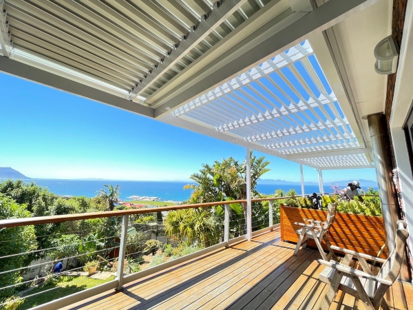 Adjustable Louvre Awning