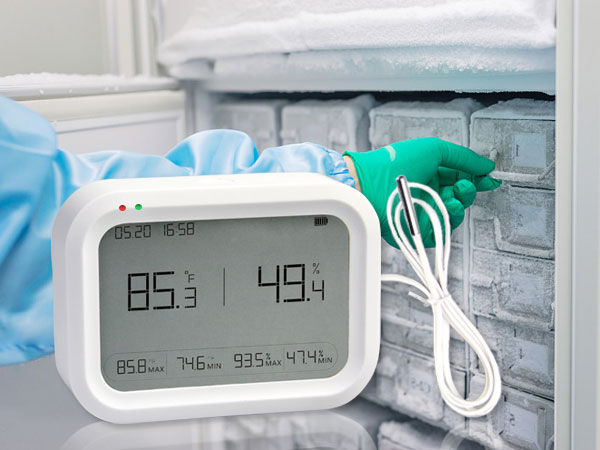 Wireless ultra-low temperature data logger for laboratories and freezers