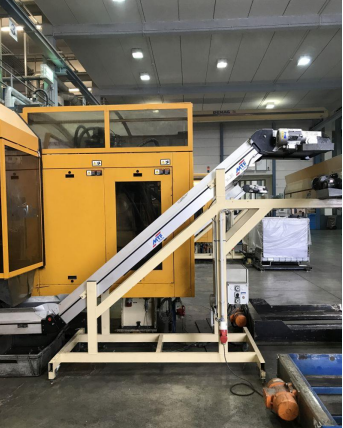 Injection Moulding Machine, model GL300, Husky 