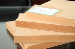 แสดงเฟอร์นิเจอร์และอุปกรณ์ไม้สำหรับการจัดนิทรรศการ