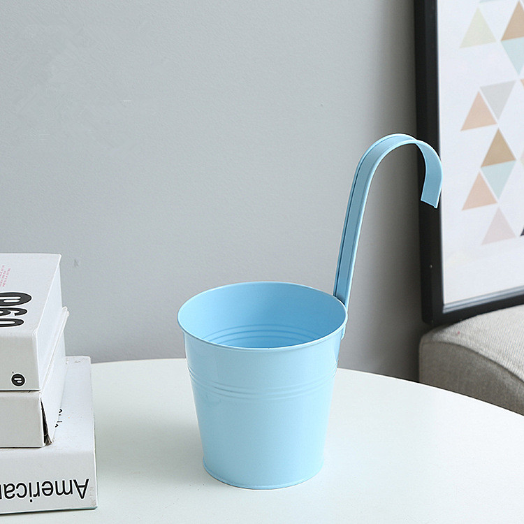 plastic plant pots
