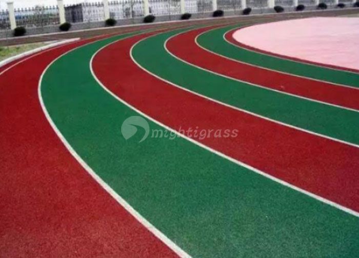 புற்கள், செயற்கை மற்றும் பாதுகாக்கப்படுகிறது