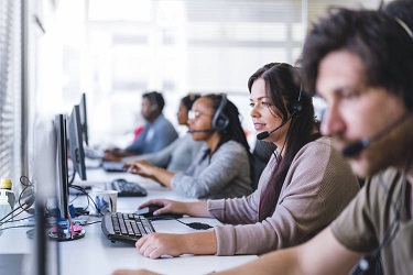 Call center operatorët