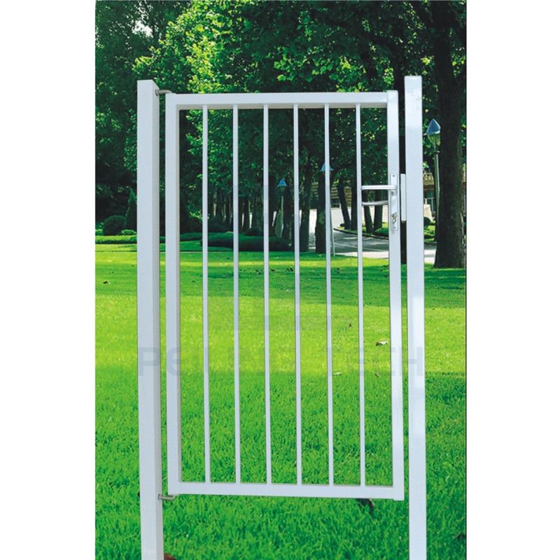 Fences at gate