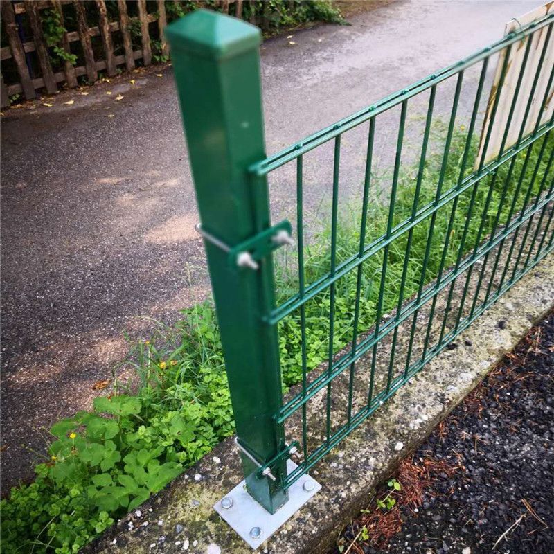 Fences at gate
