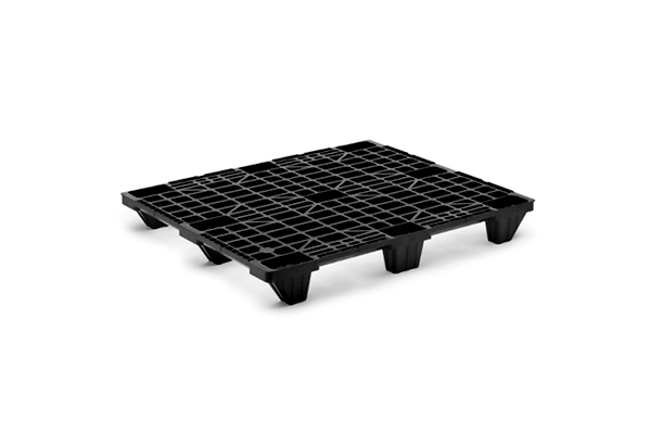 Pallets at crates